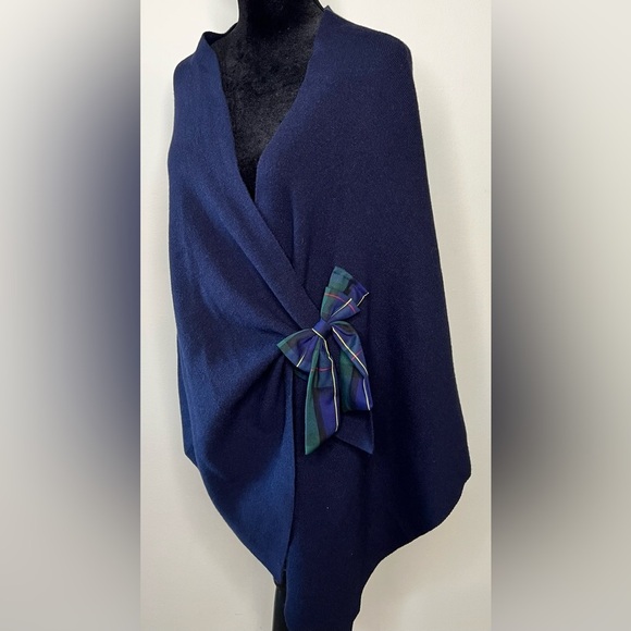 Women’s NWT navy plaid tartan cape shawl
cottage core
One size
Key hole cape - Picture 3 of 7
